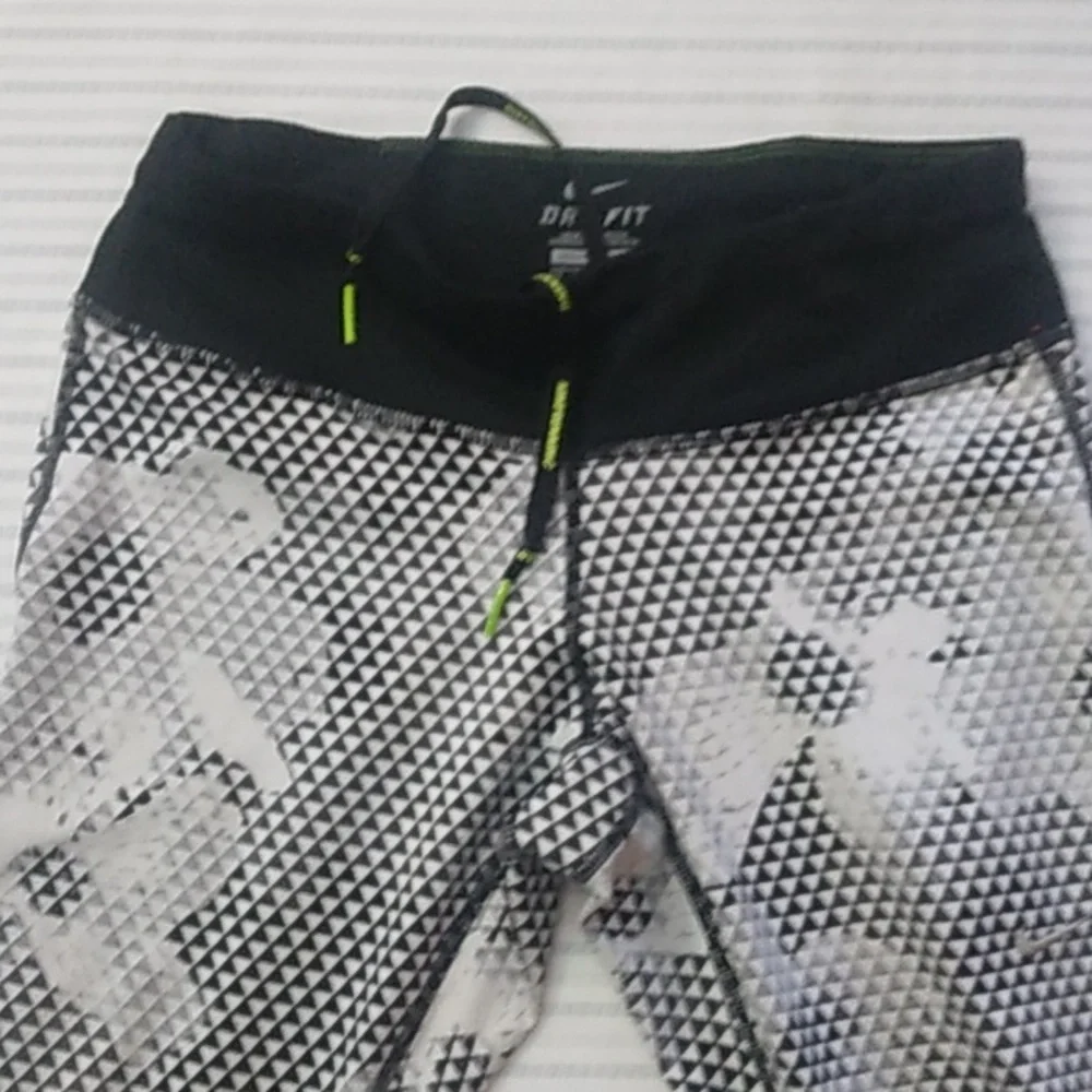 NIKE DRI-FIT NIKE RUNNING WOMENS ATHLETIC CAPRI LEGGINGS - Picture 3 of 17